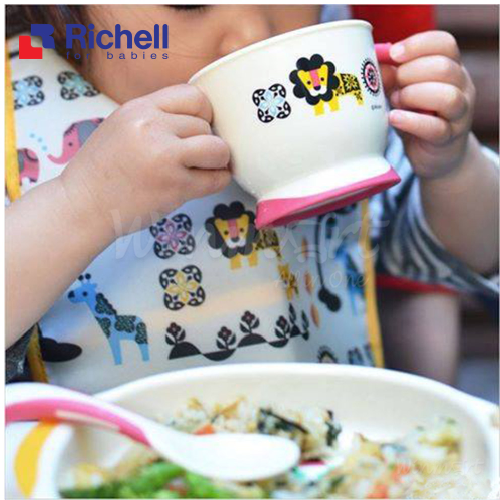 Bộ đồ ăn Kinpro nhỏ Richell tiện dụng cho bé trong giai đoạn đầu