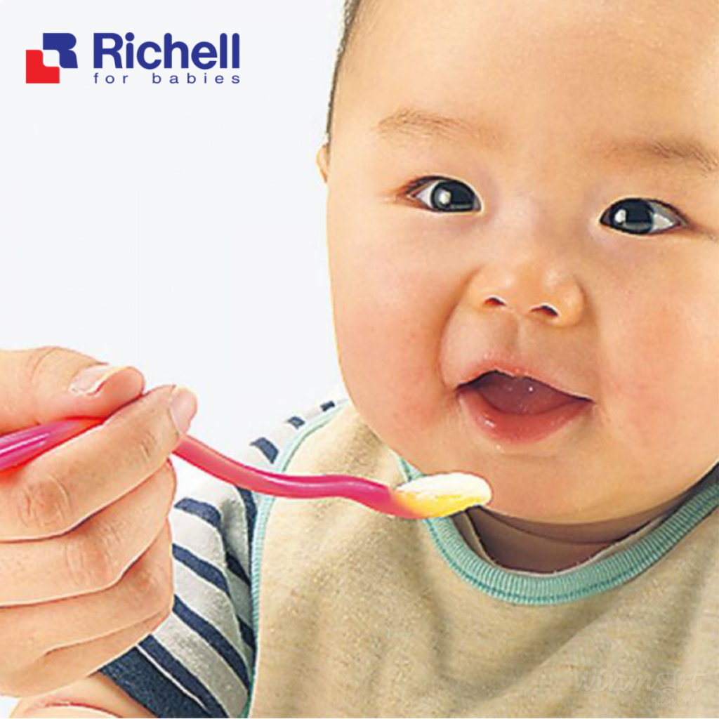 Thìa mềm có hộp Richell chất liệu an toàn cho bé