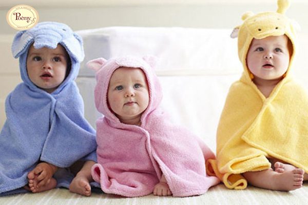 Hình ảnh các bé với Khăn choàng tắm trẻ em Poêmy 200gr_1_WinMart